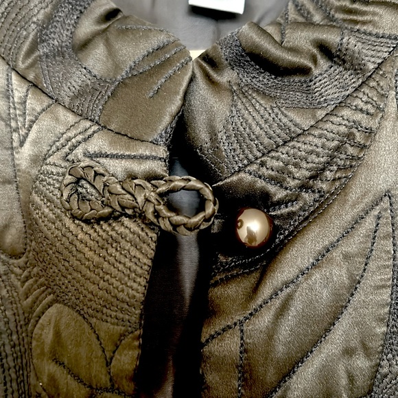 Mandarin Quilted Silk Jacket - Picture 4 of 6